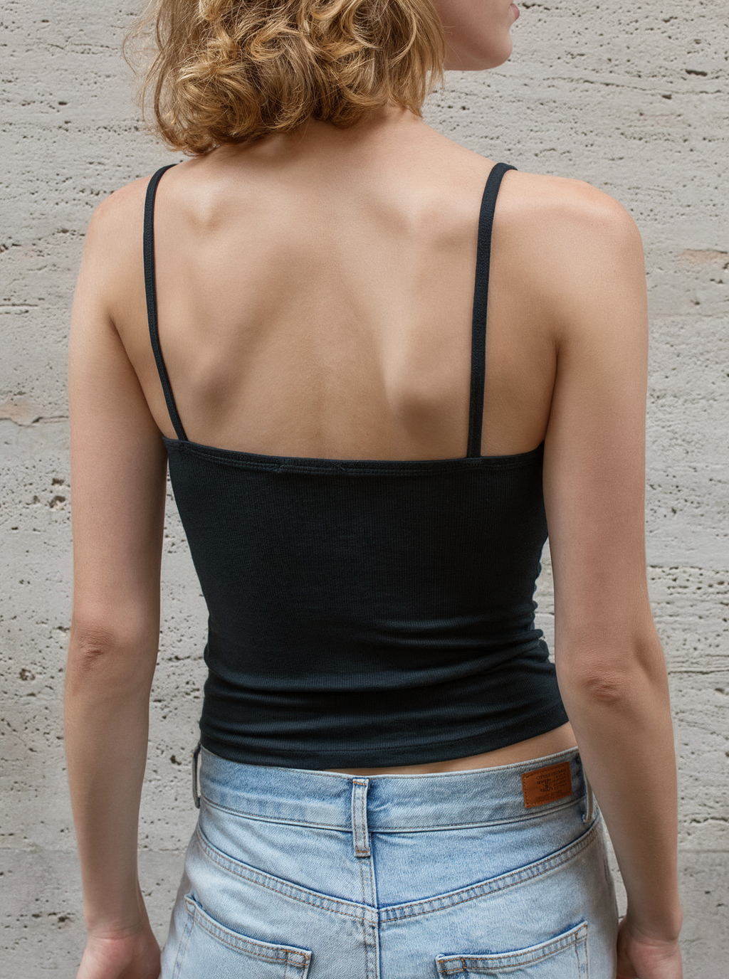 Débardeur en V avec détails en dentelle