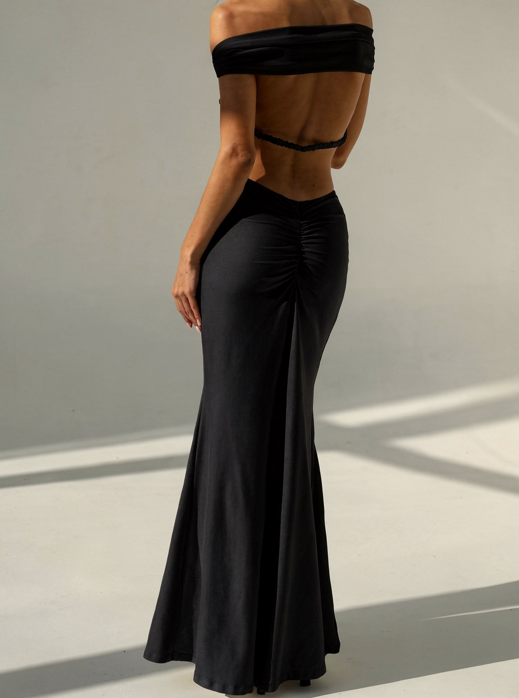 Women's bodycon dress with off-the-shoulder neckline and open back